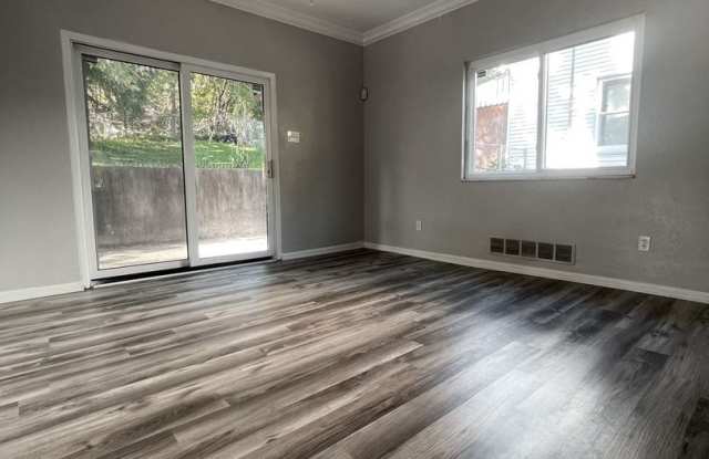 2 Bedroom 1 bath w/laundry and yard