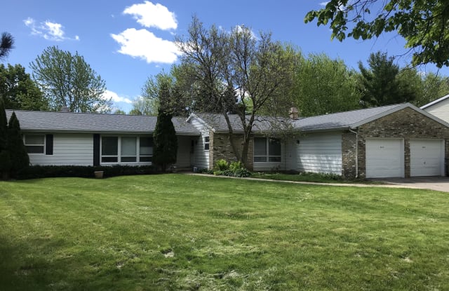 2011 Adderbury Ln - 2011 Adderbury Lane, Madison, WI 53711