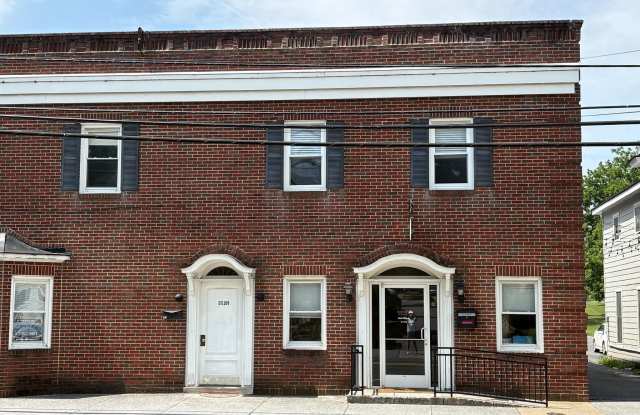 101 MAIN Street E