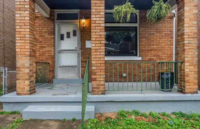 210 Lafayette Avenue