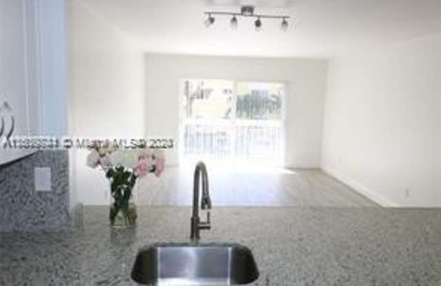 7732 Camino Real