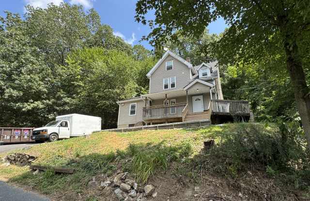 84 Yale St