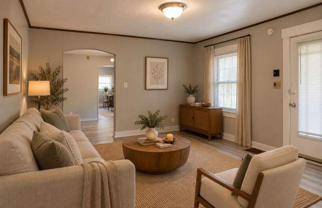 For Rent: 2401 S Mulberry St. Cozy 2 Bedroom 1 Bath, New Flooring! Bonus Room!