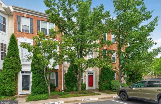 932 HARRISON CIR