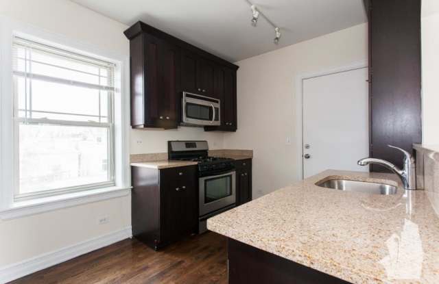 3810 N Sheffield Ave