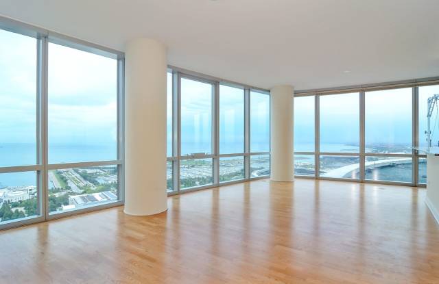 1211 S Prairie Avenue