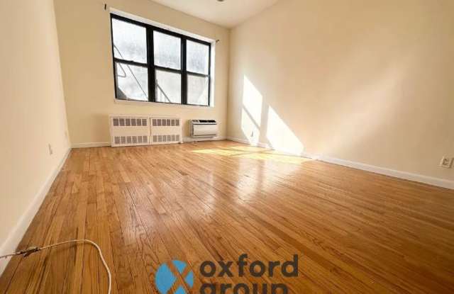 Photo of 221 E 10TH ST.
