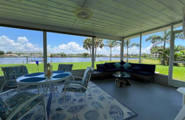 Photo of $3,300/month ** Short Term / Seasonal - Furnished ** 2 Bed / 1.5 Bath - Lakefront ** Single Family Home