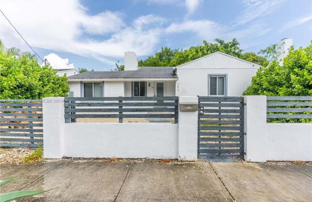 255 NW 44th St