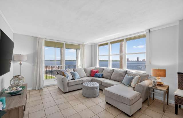 100 Paradise Harbour Boulevard