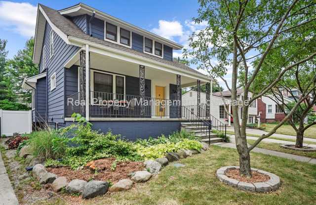 Photo of Meticulously Maintained with 3 Large Bedrooms - Walk to Downtown Royal Oak!