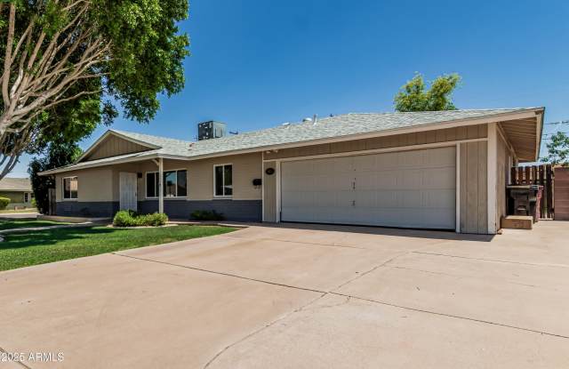 8315 E VERNON Avenue