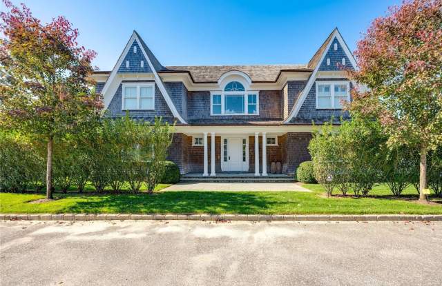 52 Quogue Street
