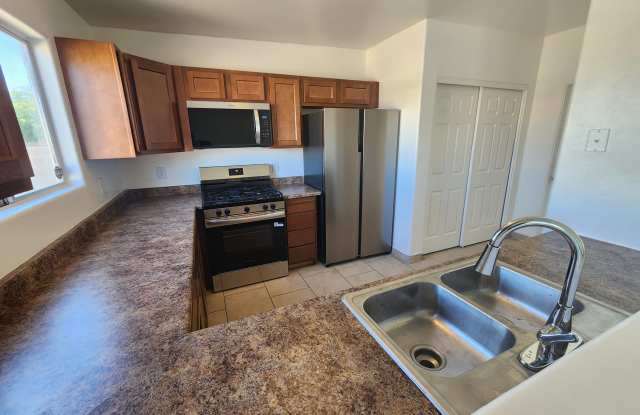 5983 S. Avenida Bodega