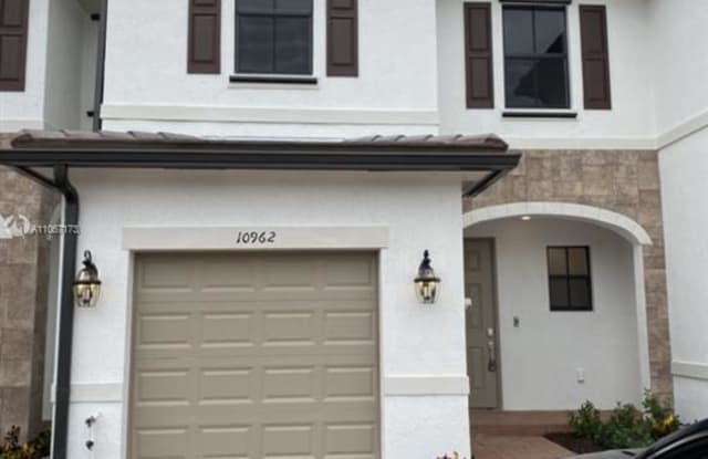 10962 W 33 ct - 10962 W 33 Ct, Hialeah, FL 33018