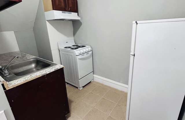 1221 Lindley Avenue - 3