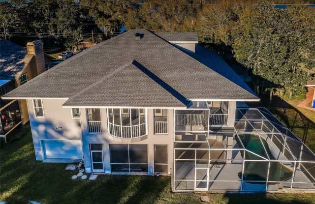 128 LAKE SHORE DRIVE N