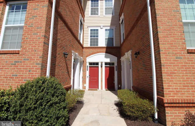 Updated Condo w/Garage - Loudoun Metro
