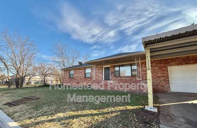 1524 NE 29th St.