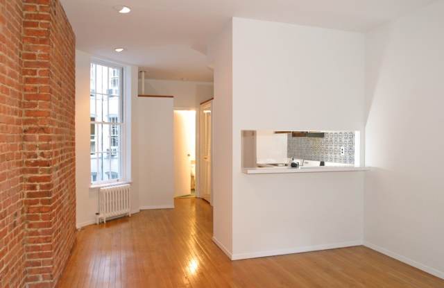 326 E 81st St - 326 East 81st Street, New York City, NY 10028