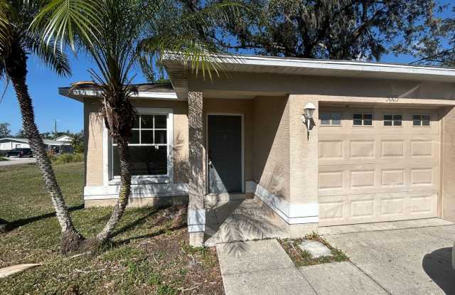 4 bedroom, 2 bathroom Sarasota home, plus garage and beautiful lot, conveniently located near Downtown, beaches, and restaurants!!