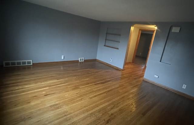 10925 McCracken Road - Upstairs