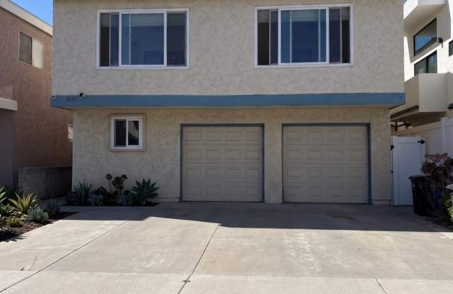 2+2+Loft+Rooftop Deck Upstairs Unit on Hollywood Beach, Oxnard, CA