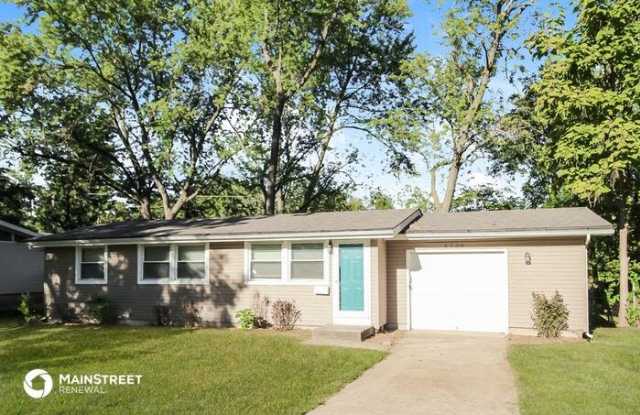 5700 North Highland Avenue - 5700 North Highland Avenue, Gladstone, MO 64118