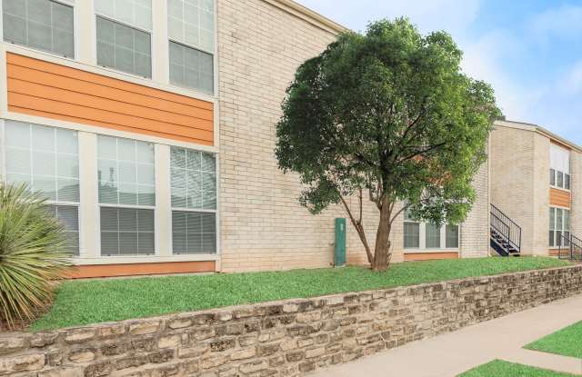 Hilltop Oaks Apartments