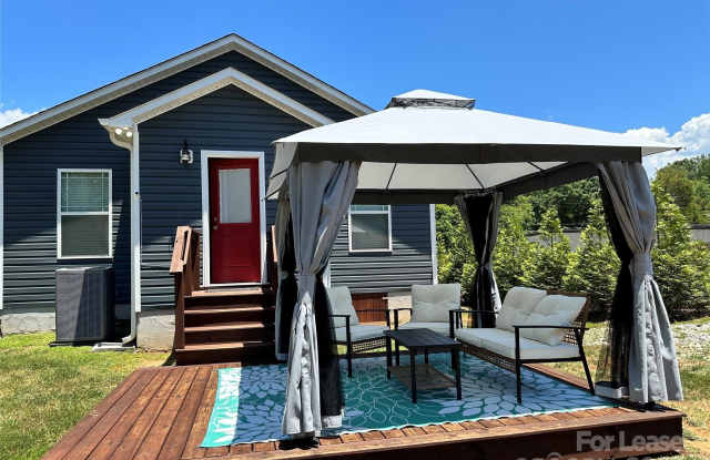 528 S Shamrock Avenue