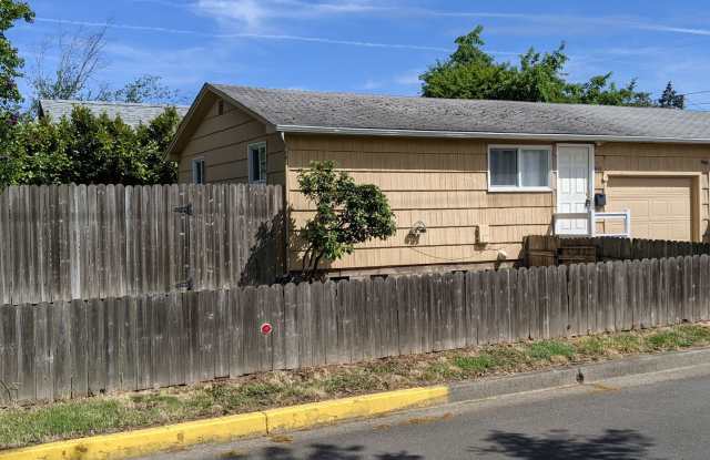 Photo of Nice 2-Bedroom, 1-Bath Corner Lot Home In Springfield!