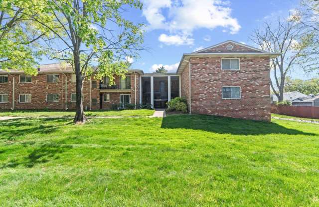 Fairwinds. Renovated and Updated. Spacious 2 bed 2 bath ground level condo in Annapolis!