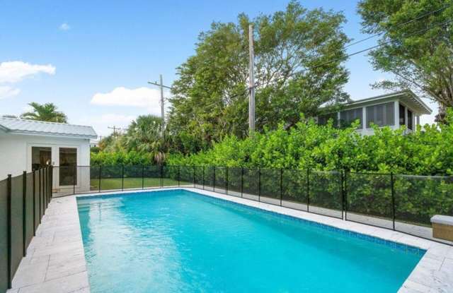125 Gregory Place, West Palm Beach, FL 33405