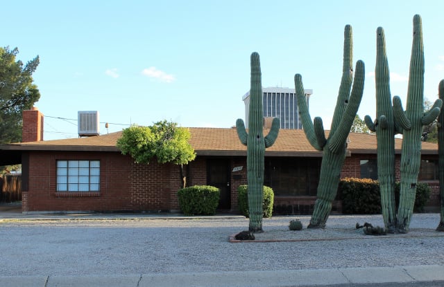 5212 E 8th St - 5212 East 8th Street, Tucson, AZ 85711