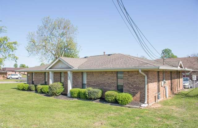 262 Carriage House Dr - 262 Carriage House Drive, Jackson, TN 38305