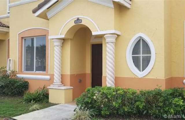 1528 SE 24th Ct - 1528 Southeast 24th Court, Homestead, FL 33035