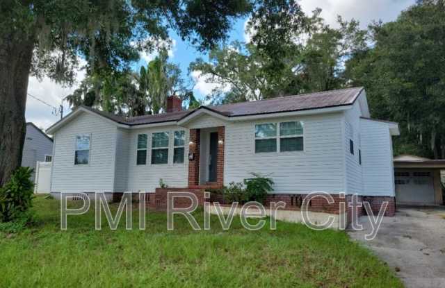 1356 River Hills Circle East