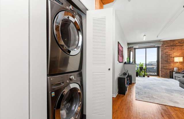 1735 W Diversey Parkway