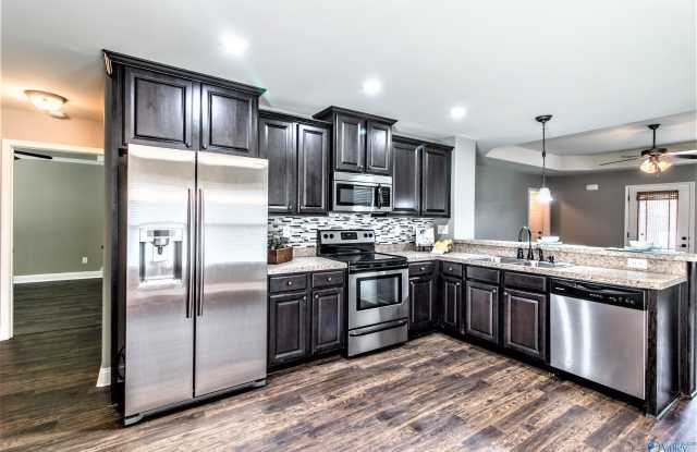 5021 Montauk Trail