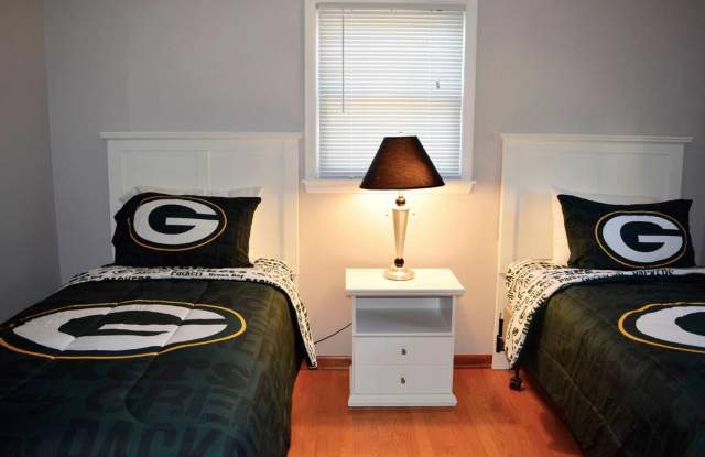 2234 S Oneida St -STR