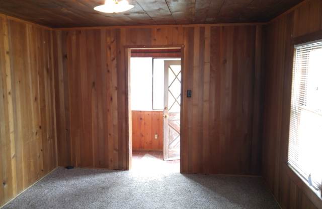 VIDEOTOUR: 2-Bedroom Home Has Cute Rustic Charm! PETS WELCOME! photos photos