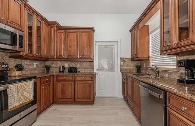 216 SE 9th Street 1, Dania Beach, FL 33004