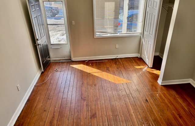 2445 East Huntingdon Street