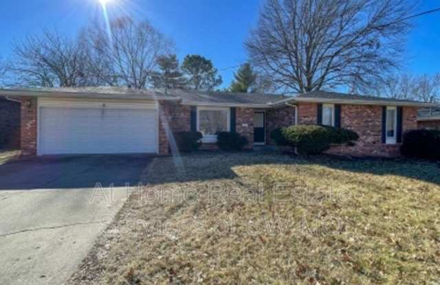1316 E Lakewood