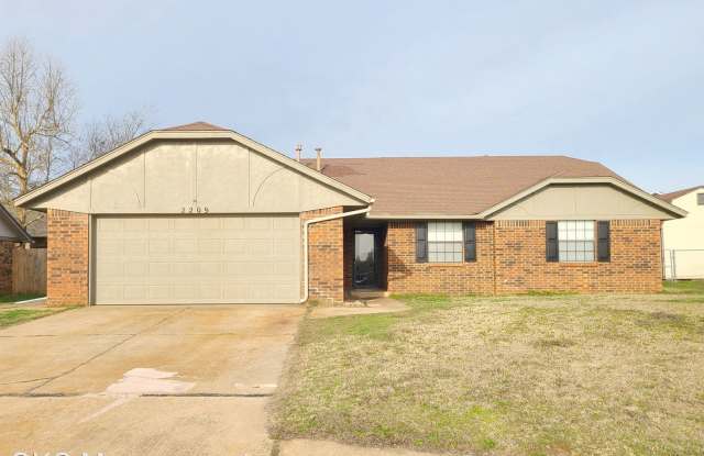 2209 N Lincoln Ave - 2209 North Lincoln Avenue, Moore, OK 73160