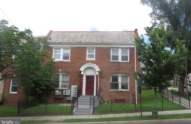 Photo of 1324 ADAMS Street NE