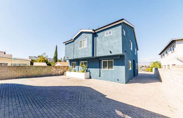 Spacious 4-Bedroom, 3-Bath Home – Modern Upgrades  Parking Included