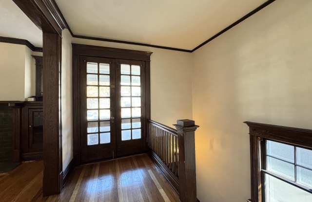 811 East 39th Street