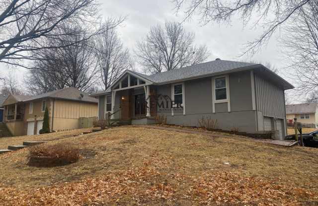 524 NW Brad Circle