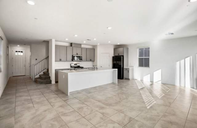 INSPIRADA BEAUTY WITH BED AND FULL BATH ON 1ST FLOOR